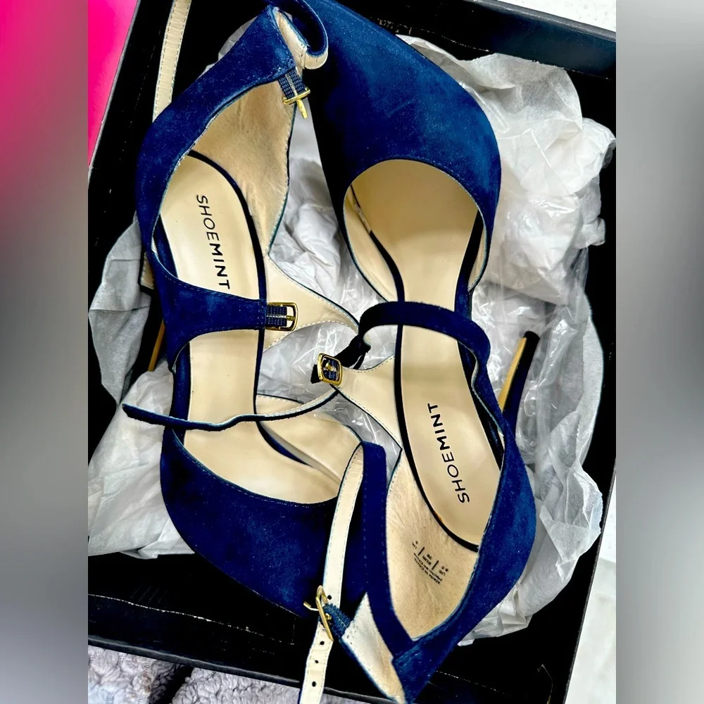 Shoes - Picture 2 of 7